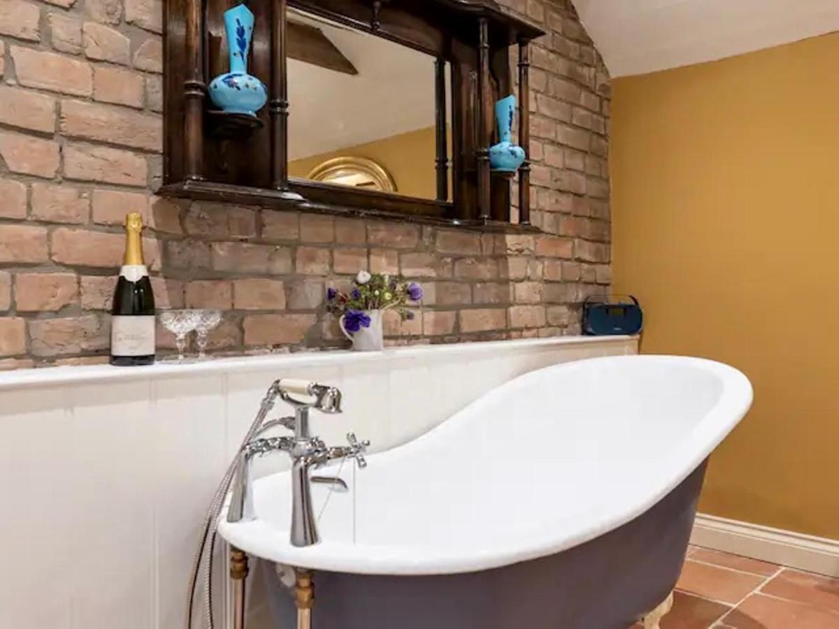 Pass The Keys Goose Feather Barn, Wedmore Luxury Cottage For Two Exteriör bild